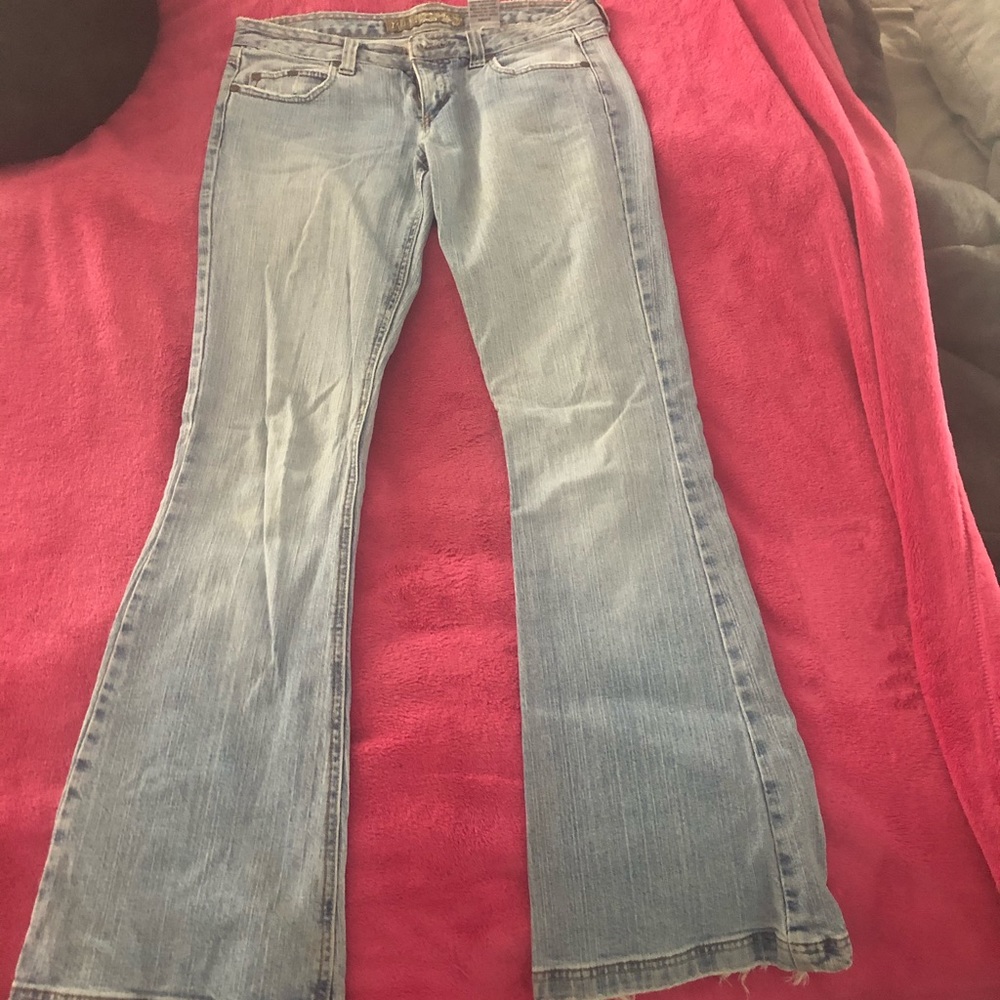 Light wash jeans with bling pockets 💎 - Picture 2 of 8
